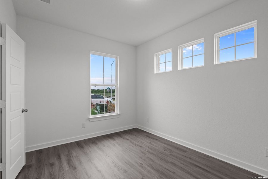 Spacious, unfurnished interior of a new home in Sunflower Ridge, New Braunfels (Image 38).