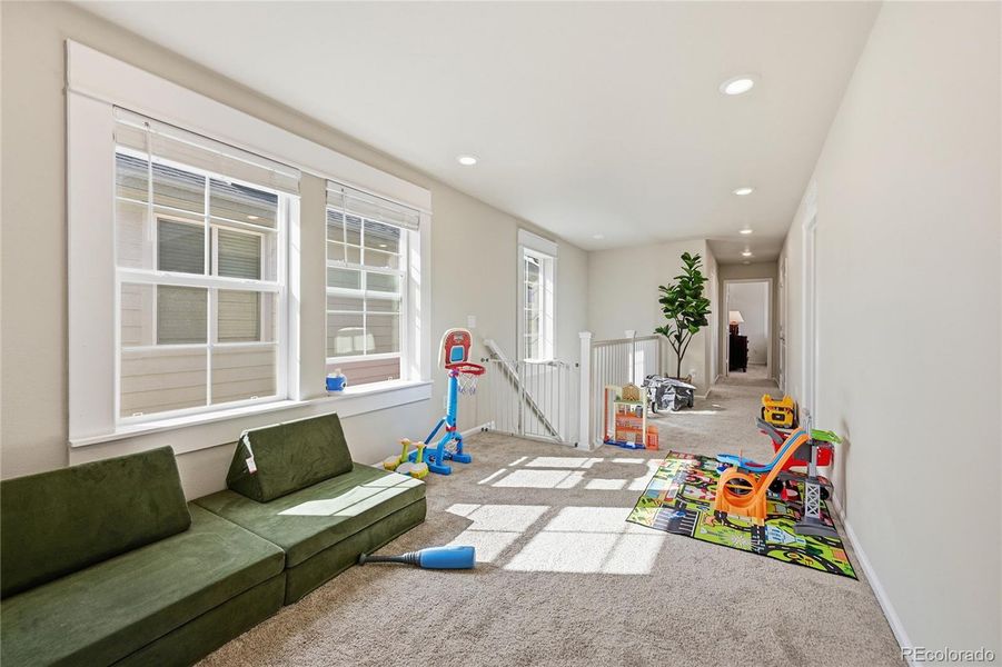 Upstairs loft / flex space