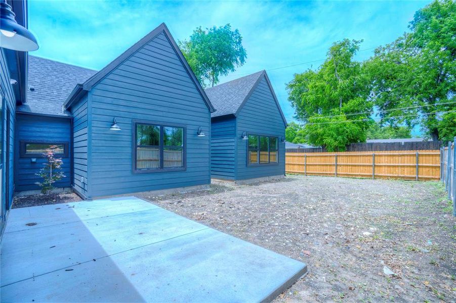 Exterior details and patio area of a home in , Dallas (Image 3).
