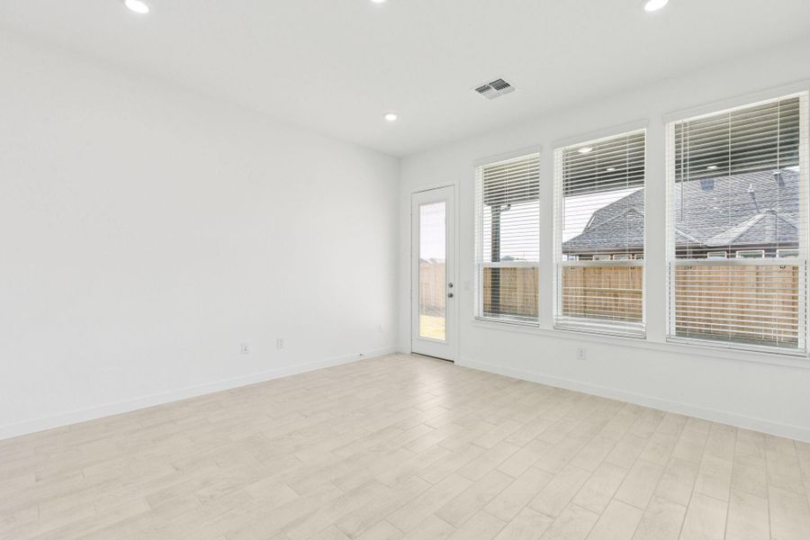 Spacious, unfurnished interior of a new home in Windcress, Baytown (Image 28).