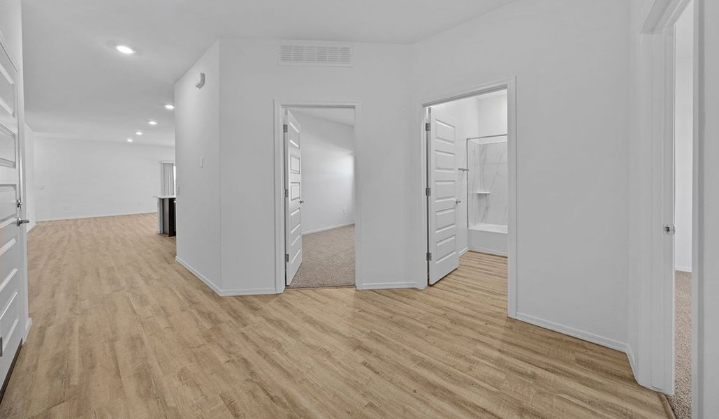 Representative unfurnished interior of a home built from the Lakeway - H40L by D.R. Horton in Sycamore Vista, Vail (Image 14).