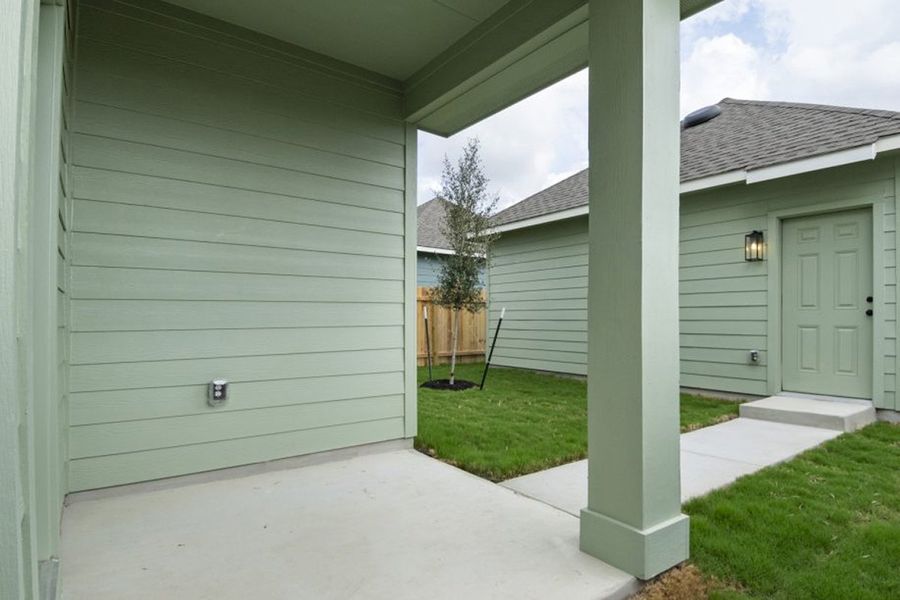 Representative exterior details of a home built from the Mesquite by Pacesetter Homes in Blanco Vista, San Marcos (Image 27).
