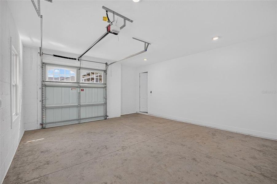 Spacious, unfurnished interior of a new home in , Ocala (Image 51).