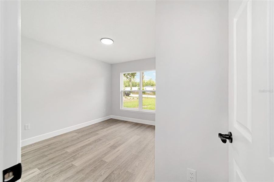 Spacious, unfurnished interior of a new home in , Ocala (Image 30).