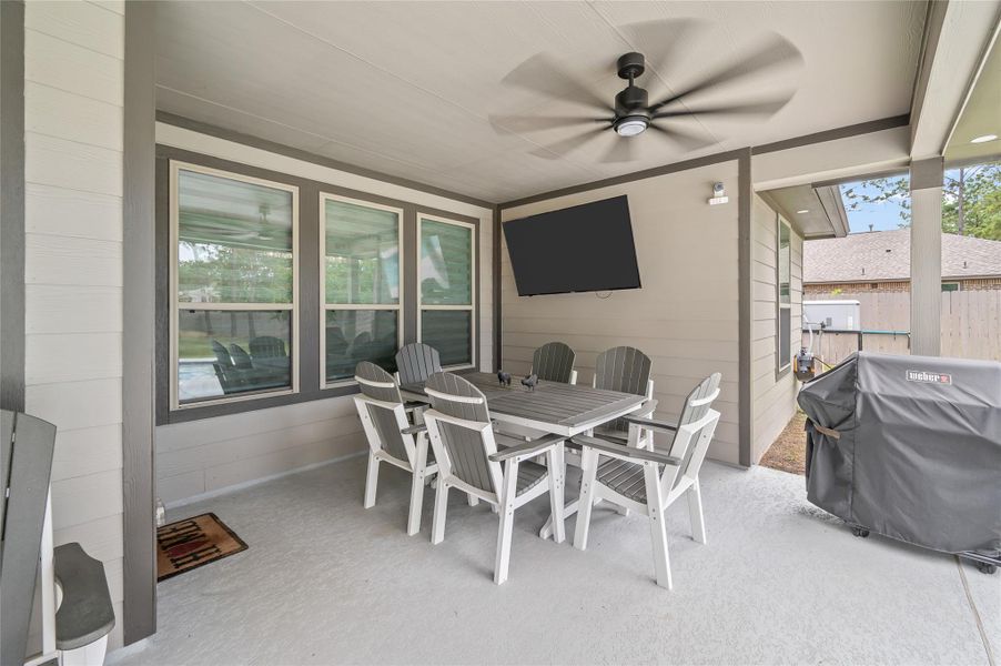 Covered patio with one of two ceiling fans, with access to the breakfast room.