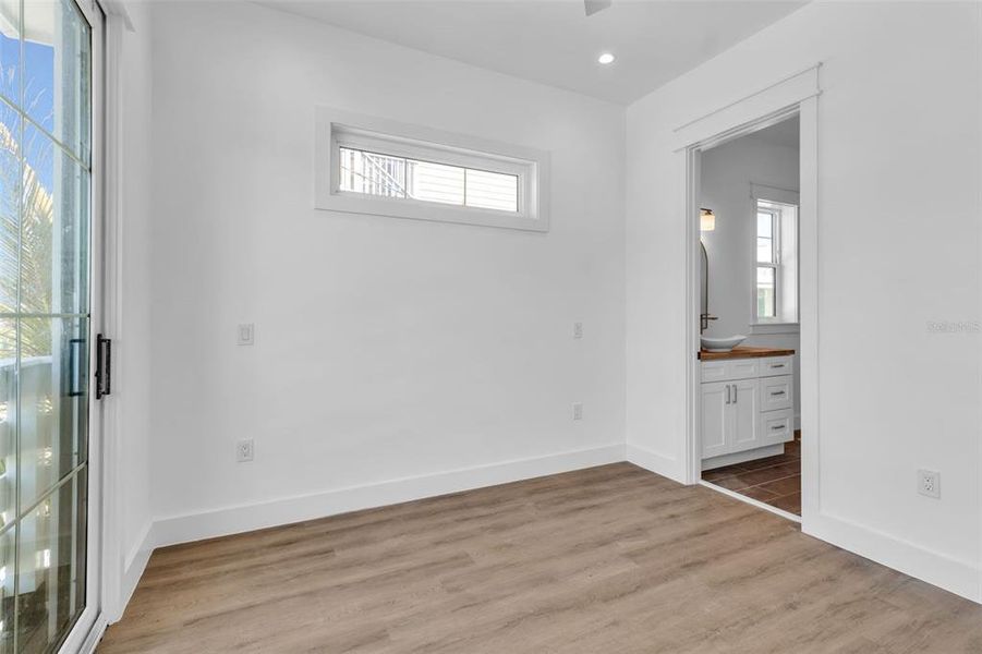 Spacious, unfurnished interior of a new home in , Bradenton Beach (Image 38).
