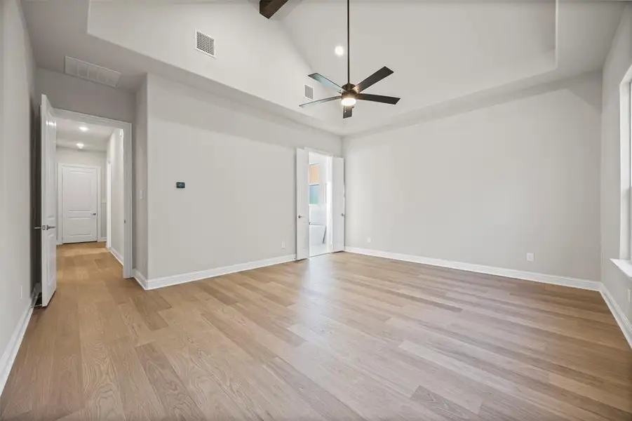 Spacious, unfurnished interior of a new home in Waterfall Ranch - 1 Acre Lots, Waxahachie (Image 16). Spacious, unfurnished interior of a new home in Waterfall Ranch - 1 Acre Lots, Waxahachie (Image 16).