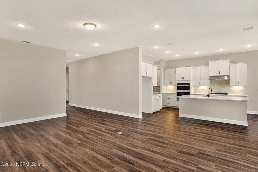 Spacious, unfurnished interior of a new home in Discover 55+ Living at Silverleaf, St. Augustine (Image 10).