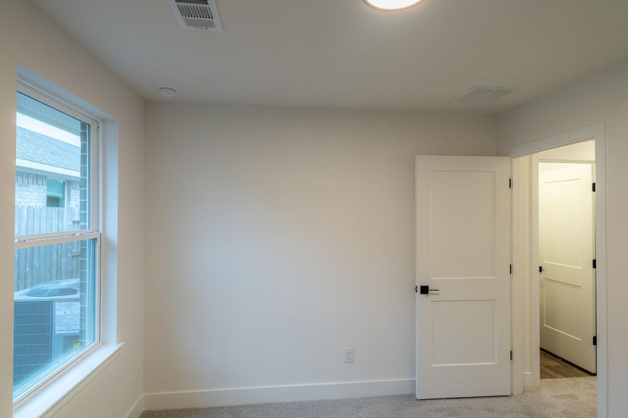 Spacious, unfurnished interior of a new home in , Conroe (Image 13).