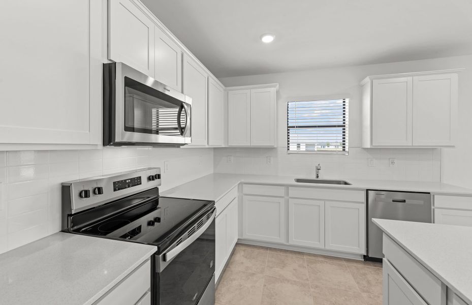 Furnished interior view inside a new home in Caloosa Cove, Labelle (Image 8).