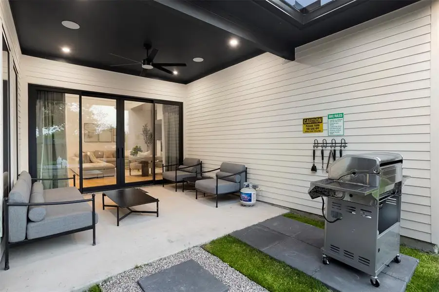 Covered patio featuring a dark ceiling with recessed lighting and a ceiling fan