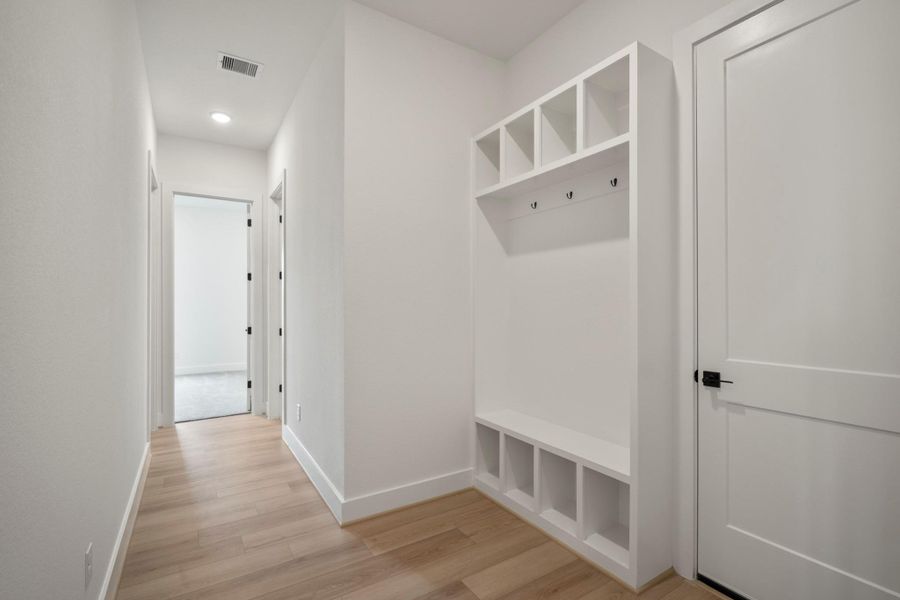 Spacious, unfurnished interior of a new home in Magnolia Bend, Rosharon (Image 25).