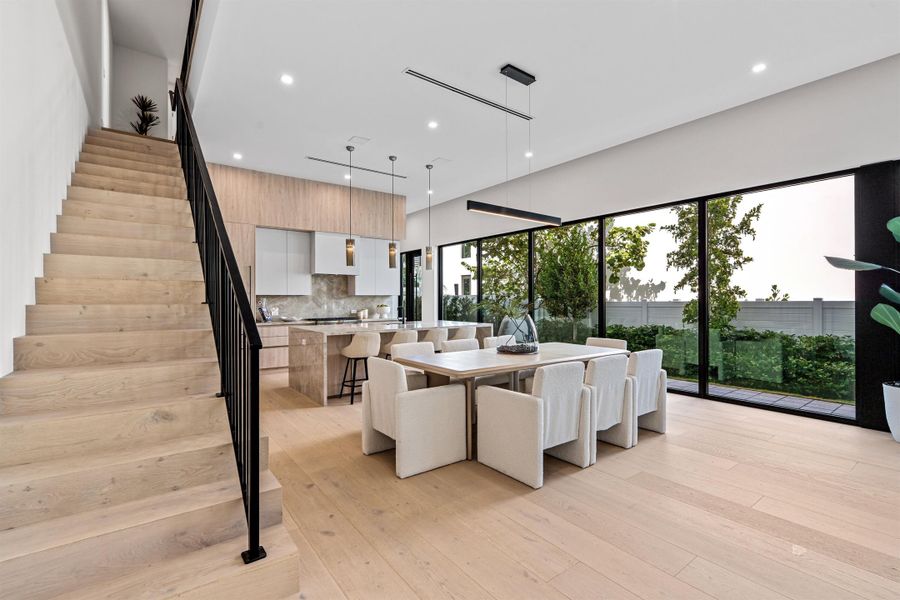DINING_ROOM_TO_KITCHEN DINING_ROOM_TO_KITCHEN