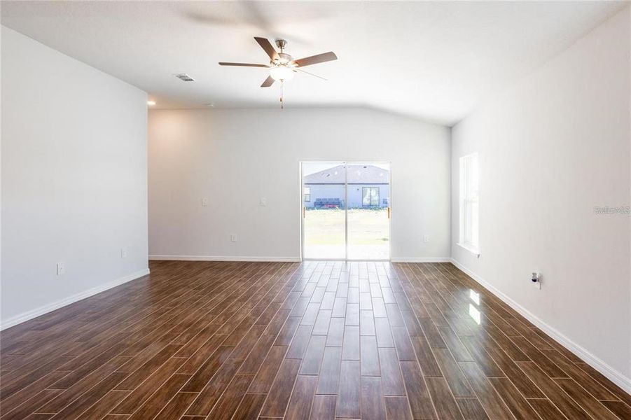 Spacious, unfurnished interior of a new home in , Fort Myers (Image 25).