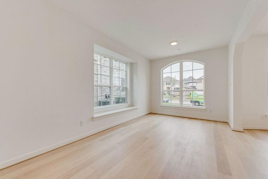Spacious, unfurnished interior of a new home in Monterra, Fate (Image 25).
