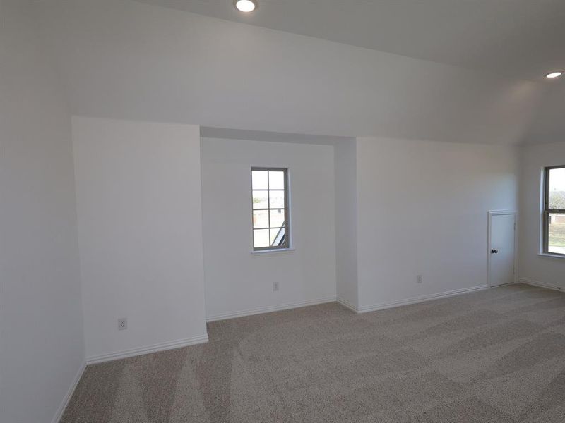 Spacious, unfurnished interior of a new home in Vintage Village, Argyle (Image 18).