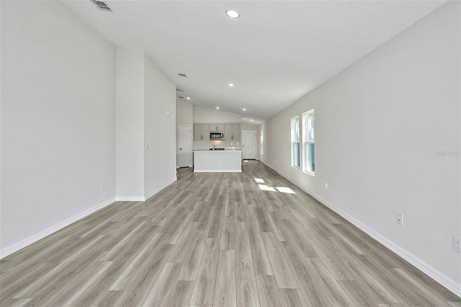 Spacious, unfurnished interior of a new home in Crosswinds, Haines City (Image 12).