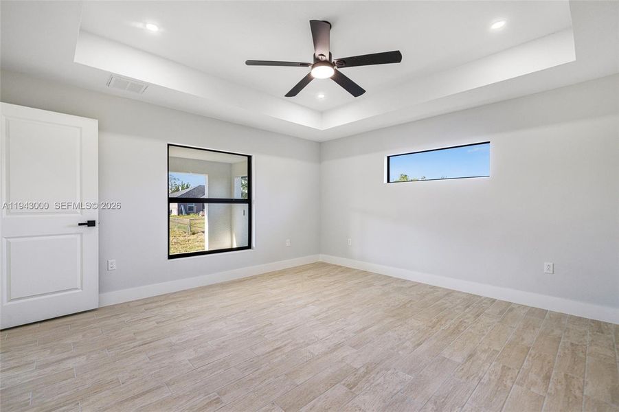 Spacious, unfurnished interior of a new home in , Lehigh Acres (Image 31).