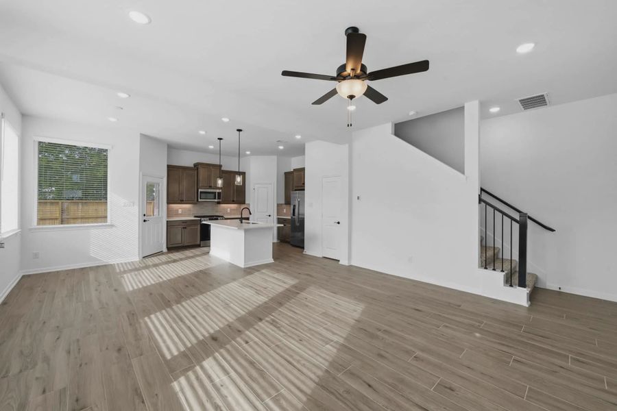 Spacious, unfurnished interior of a new home in Woodforest, Montgomery (Image 5).