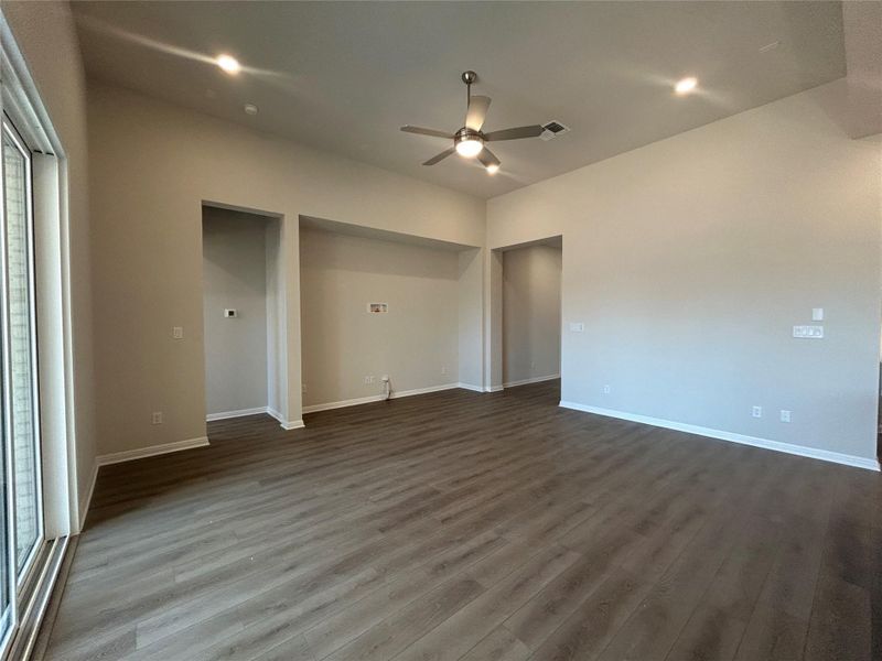Spacious, unfurnished interior of a new home in Provence 50s, Austin (Image 17). Spacious, unfurnished interior of a new home in Provence 50s, Austin (Image 17).
