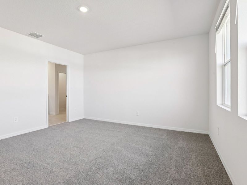 Spacious, unfurnished interior of a new home in The Grove at Stuart Crossing - Classic Series, Bartow (Image 16).
