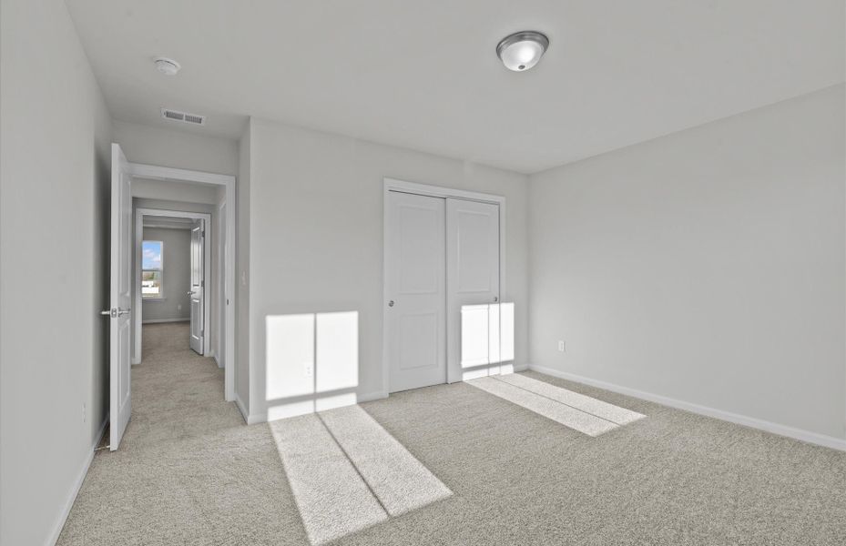 Spacious, unfurnished interior of a new home in Fox Hollow, Spartanburg (Image 28).
