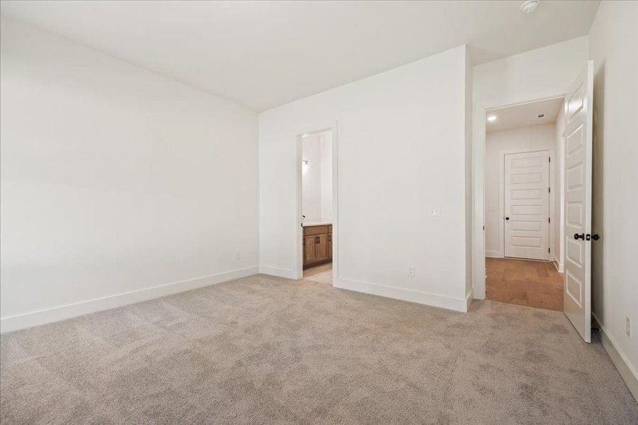Spacious, unfurnished interior of a new home in , Gainesville (Image 31). Spacious, unfurnished interior of a new home in , Gainesville (Image 31).