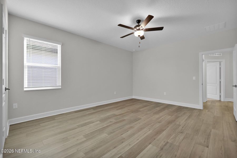 Spacious, unfurnished interior of a new home in , Jacksonville (Image 12).