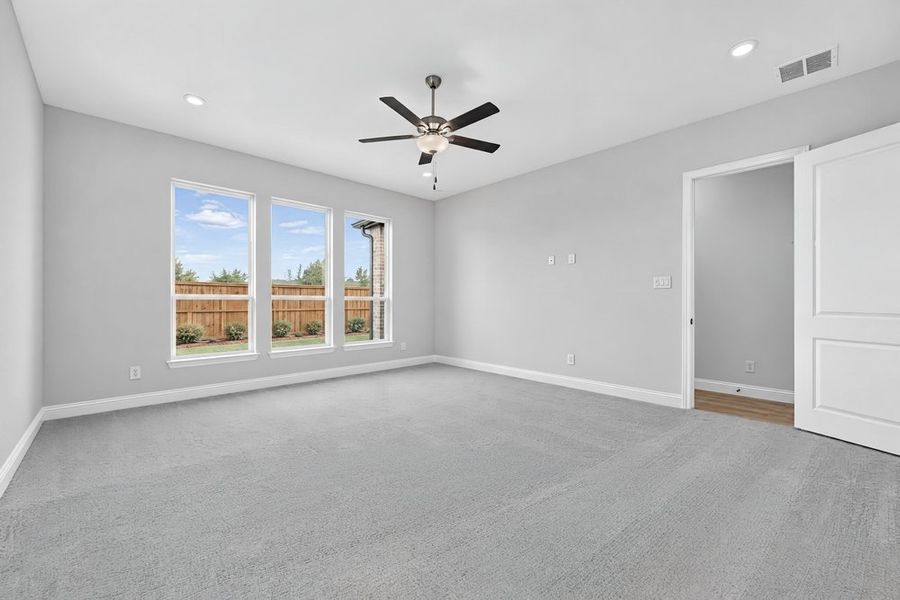 Spacious, unfurnished interior of a new home in South Oak, Lakewood Village (Image 20).