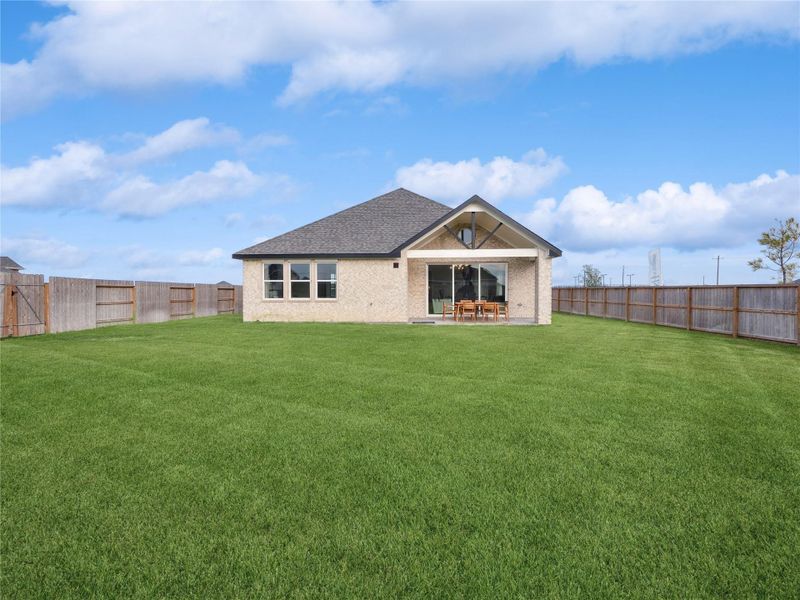 Huge backyard! Huge backyard!