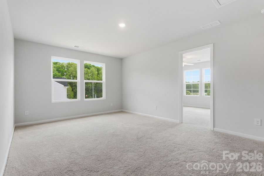 Spacious, unfurnished interior of a new home in Piper Creek, Newton (Image 22).