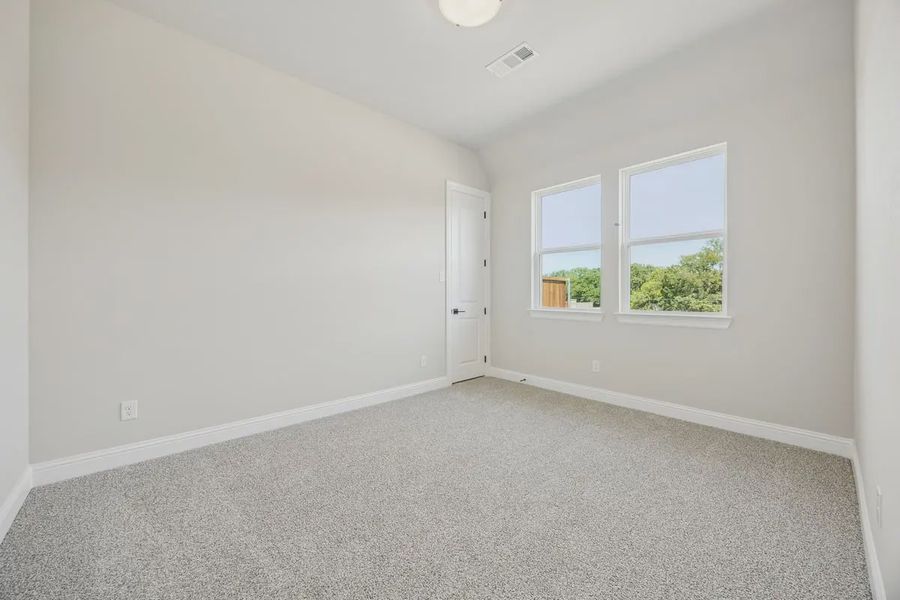 Spacious, unfurnished interior of a new home in Lakeview Heights, Azle (Image 26).