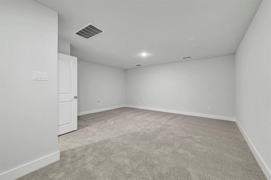 Spacious, unfurnished interior of a new home in Lilyana, Celina (Image 38).