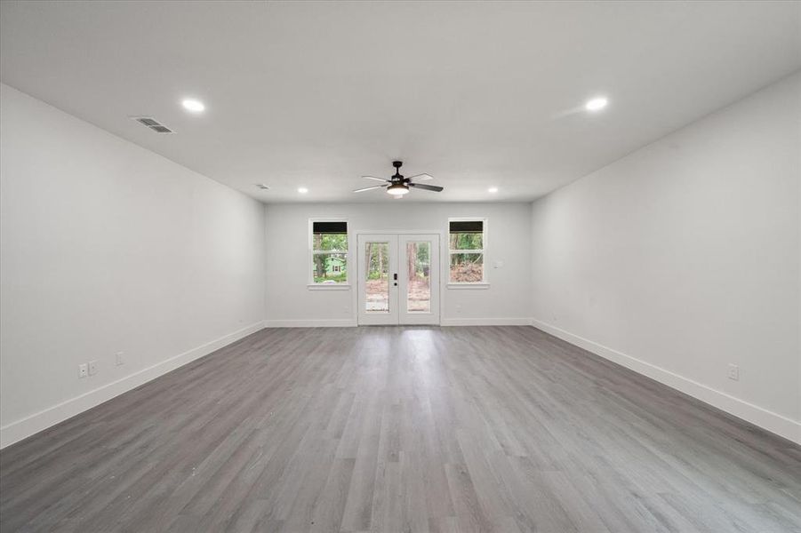 Spacious, unfurnished interior of a new home in , Tool (Image 16).