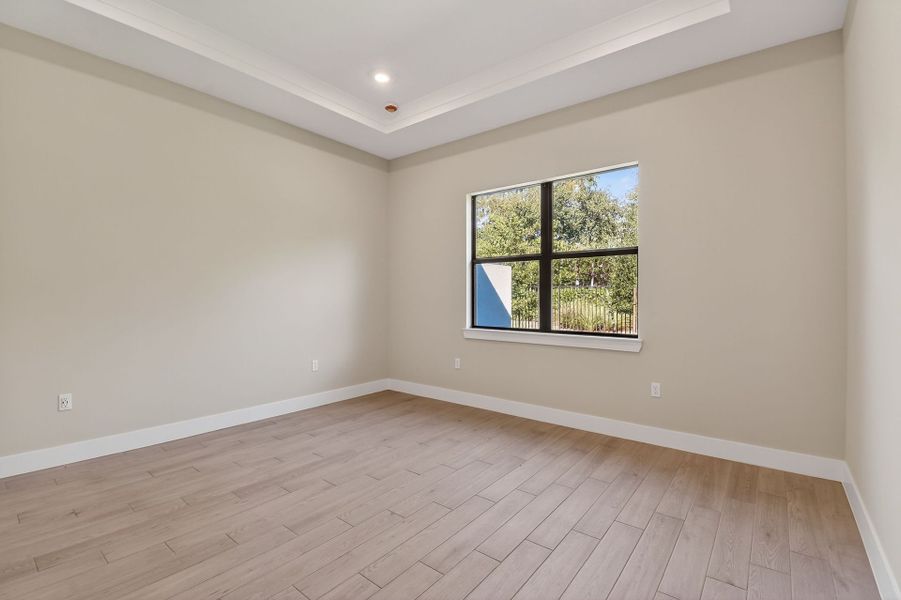 Spacious, unfurnished interior of a new home in Greyhawk Landing, Lake Worth (Image 21).