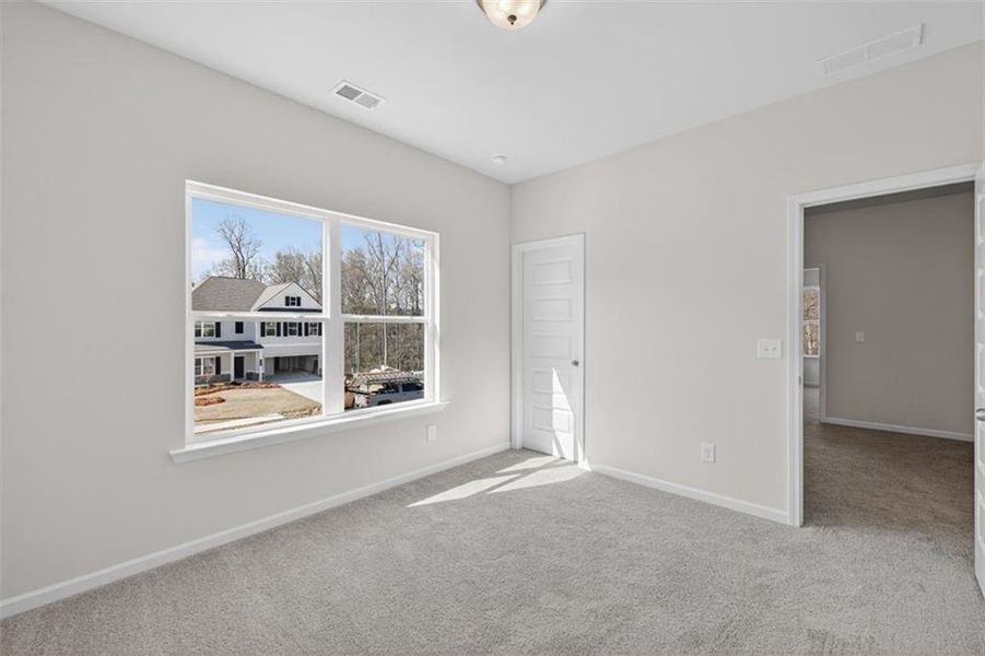 Spacious, unfurnished interior of a new home in Jones Ridge, Dallas (Image 25).