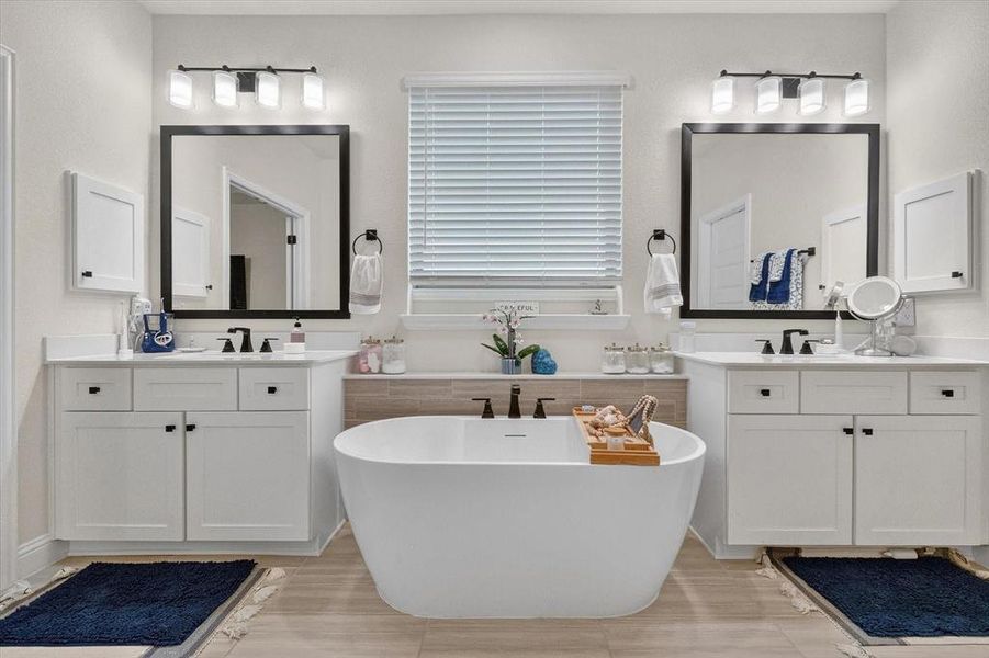 Furnished interior view inside a new home in Oaks of North Grove, Waxahachie (Image 20).