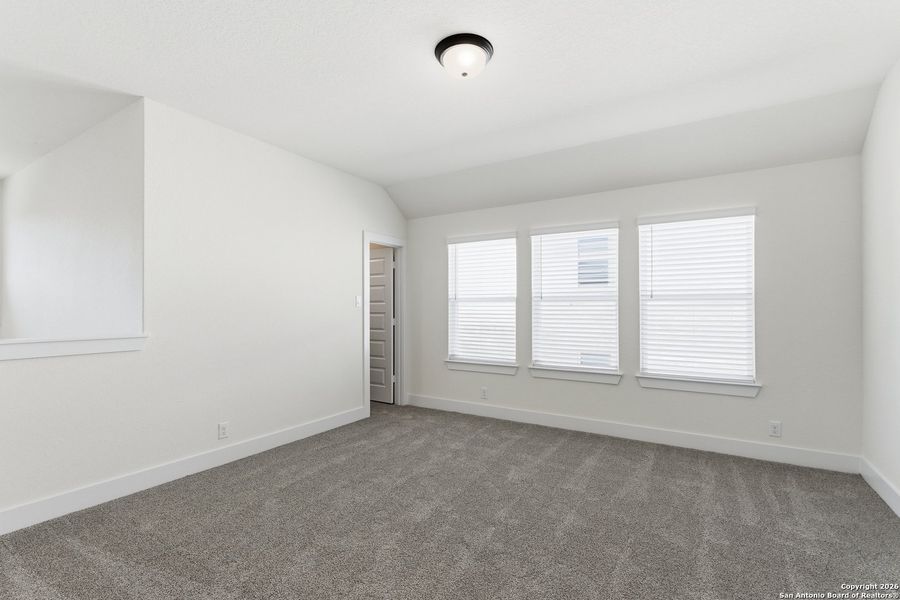 Spacious, unfurnished interior of a new home in Buffalo Crossing, Cibolo (Image 37).