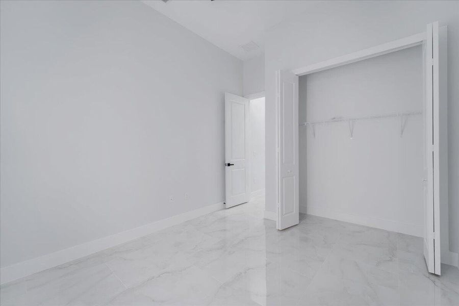 Spacious, unfurnished interior of a new home in , Lehigh Acres (Image 33).