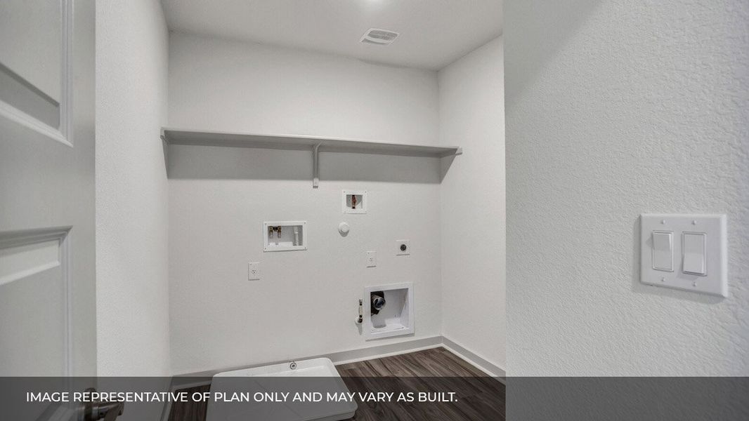 Spacious, unfurnished interior of a new home in Frontier, Mustang Ridge (Image 18).
