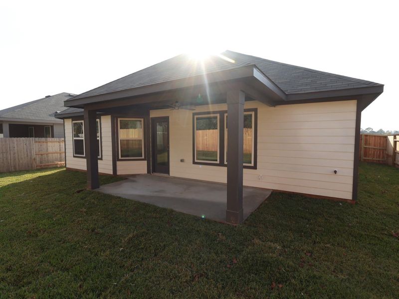 Exterior details and patio area of a home in Moran Ranch, Willis (Image 3).