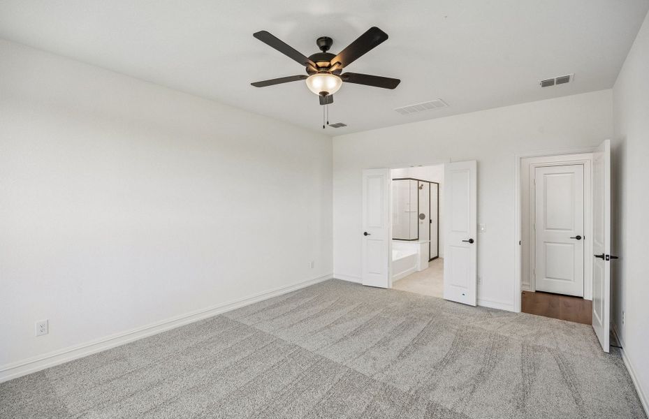 Spacious, unfurnished interior of a new home in Creekview Meadows, Pilot Point (Image 12). Spacious, unfurnished interior of a new home in Creekview Meadows, Pilot Point (Image 12).