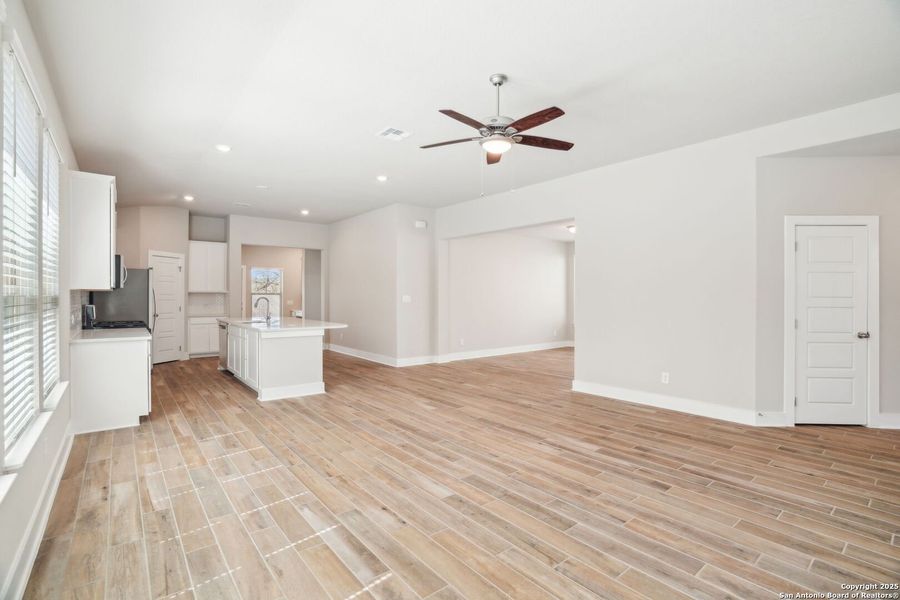 Spacious, unfurnished interior of a new home in Comanche Ridge, San Antonio (Image 21). Spacious, unfurnished interior of a new home in Comanche Ridge, San Antonio (Image 21).