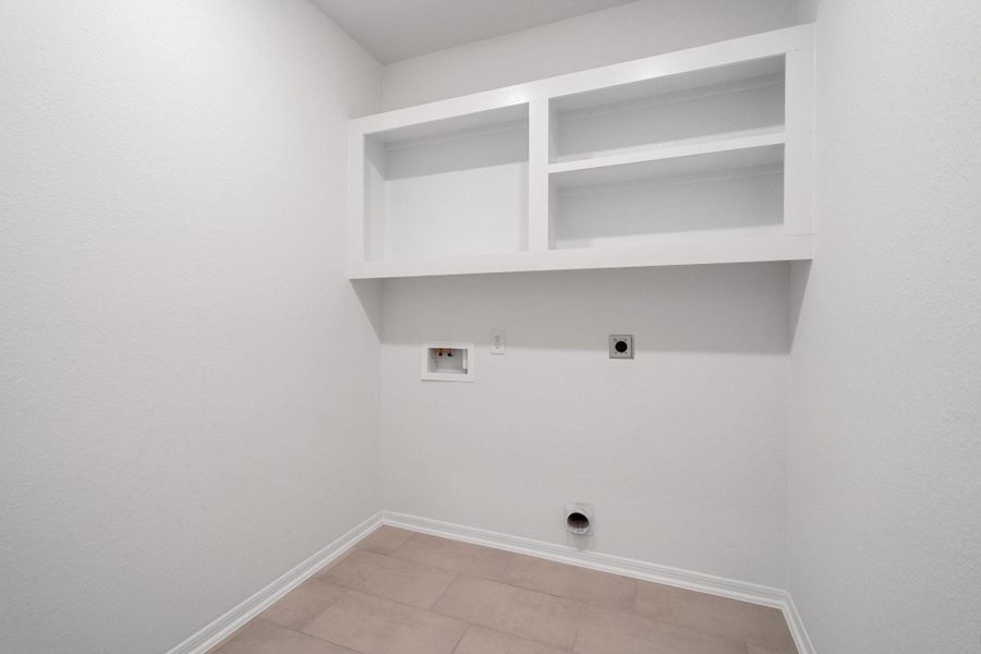 Spacious, unfurnished interior of a new home in Spring Creek Trails, Magnolia (Image 14).