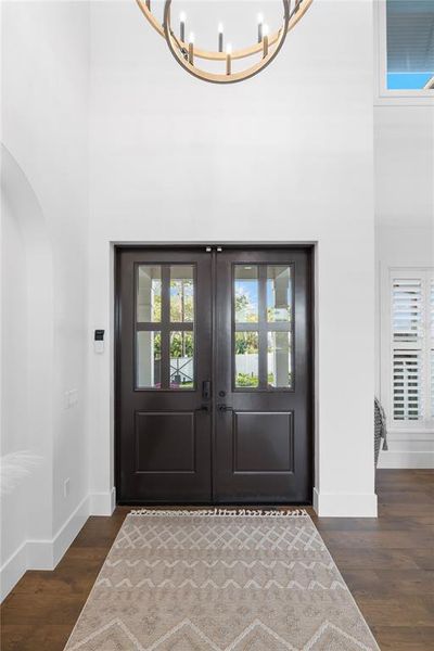 Spacious, unfurnished interior of a new home in , Sarasota (Image 23).