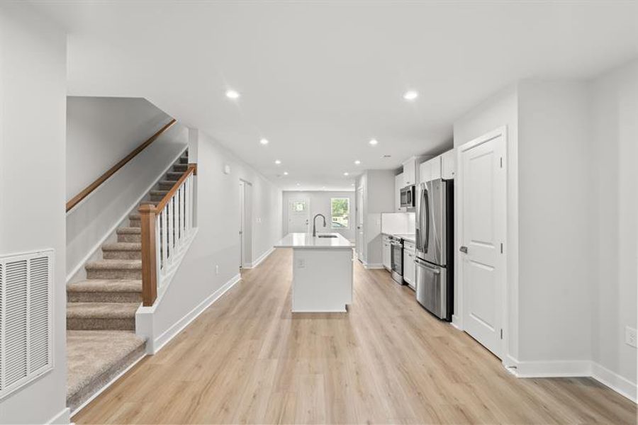 Spacious, unfurnished interior of a new home in Hope Pointe Townhomes, North Myrtle Beach (Image 9).