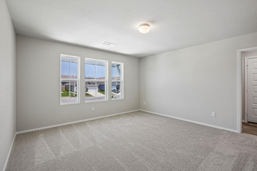 Spacious, unfurnished interior of a new home in Edgebrooke, Pflugerville (Image 29).
