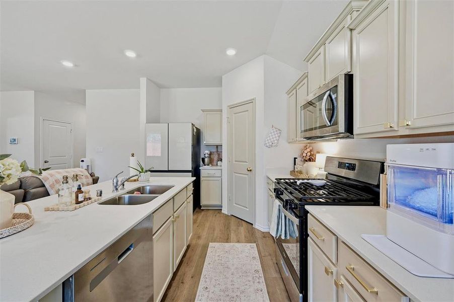 Furnished interior view inside a new home in Three Oaks, Sherman (Image 8).
