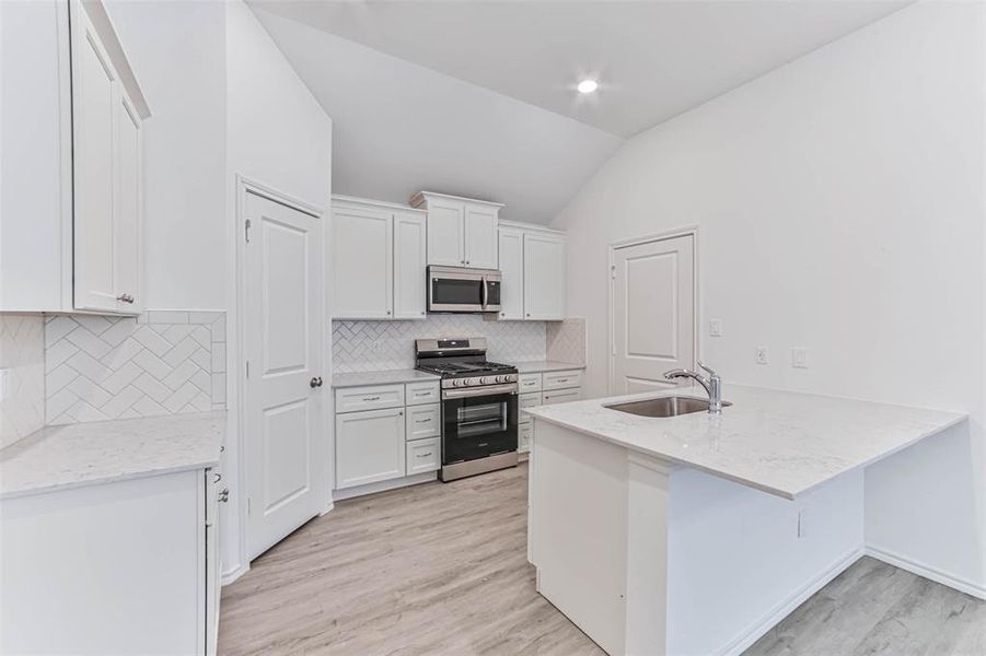 Whether you're hosting dinner parties or preparing a family meal, this well-designed kitchen is sure to inspire your culinary creativity.