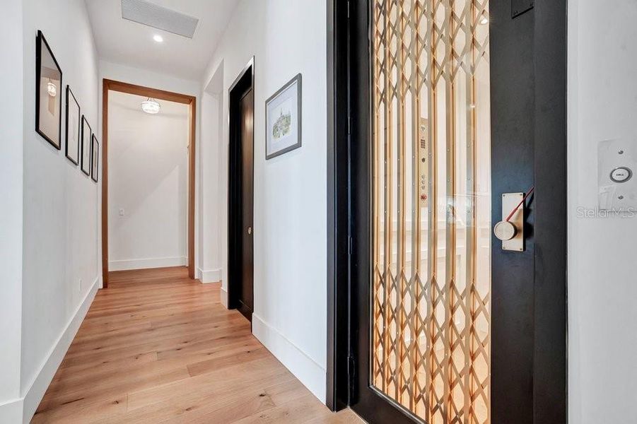 Spacious, unfurnished interior of a new home in , Windermere (Image 27).